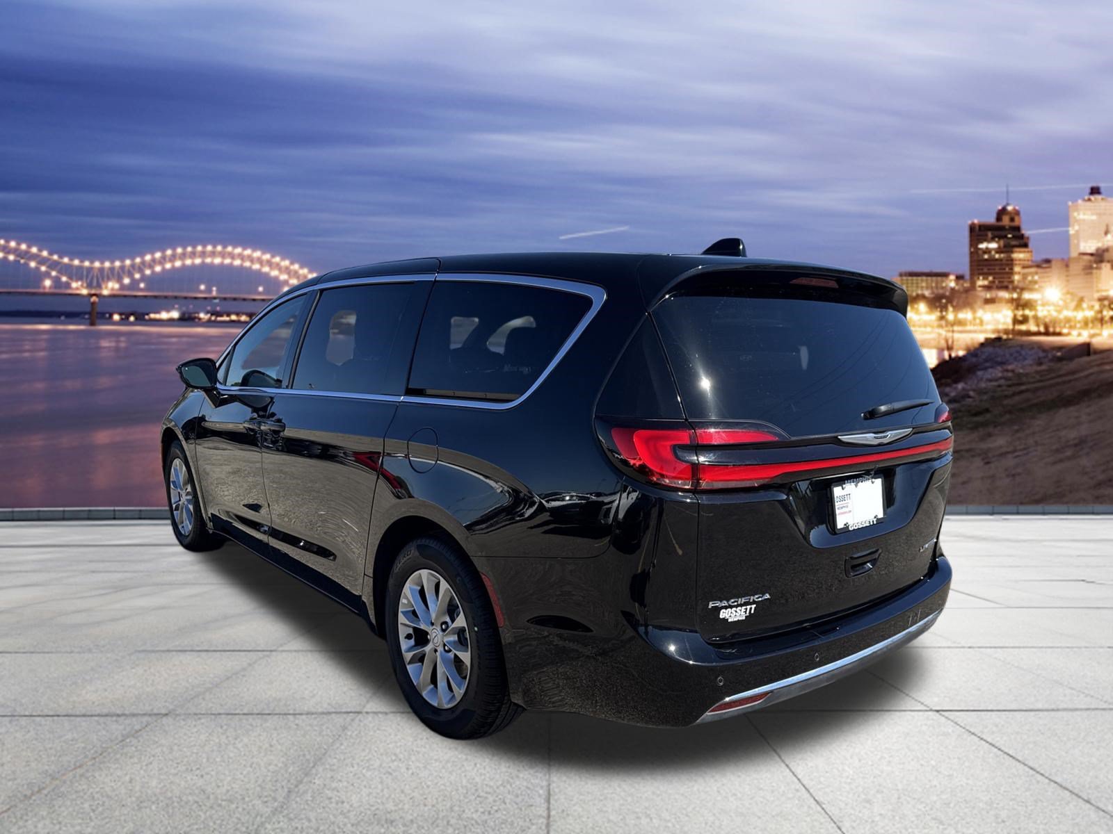Used 2026 Chrysler Pacifica Limited FWD image 3