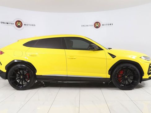 Used 2019 Lamborghini Urus image 2