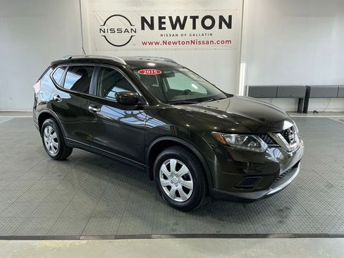 Used 2016 Nissan Rogue S w/ Appearance Package image 1