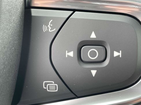 New 2025 Volvo XC40 B5 Ultra w/ Protection Package image 28