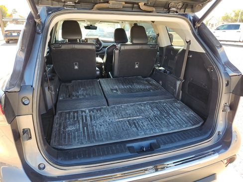 Used 2022 Toyota Highlander XLE image 8