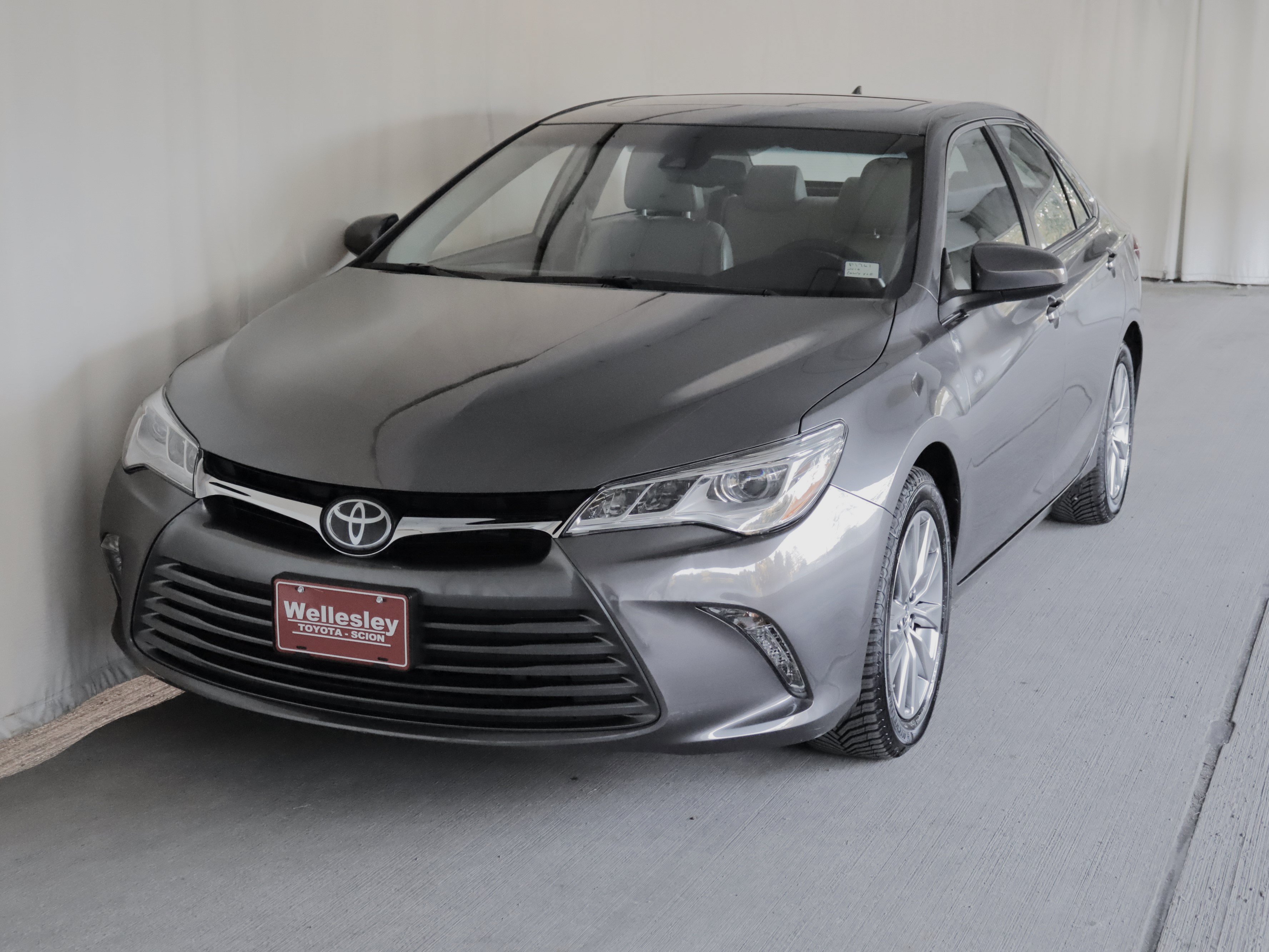 Used 2016 Toyota Camry XLE w/ Advanced Technology Package FWD image 24
