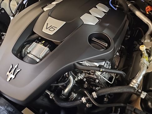 Used 2023 Maserati Levante GT AWD/4WD image 24