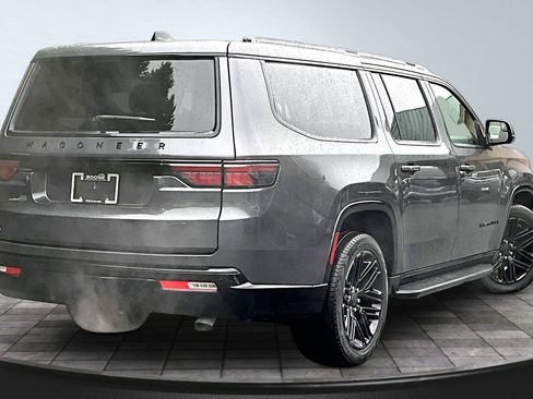 Used 2025 Jeep Wagoneer L Series II w/ Premium Group I AWD/4WD image 27