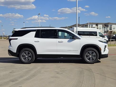 New 2027 Chevrolet Traverse LT FWD image 7