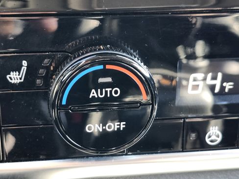 Used 2023 Nissan Rogue SV w/ SV Premium Package image 28