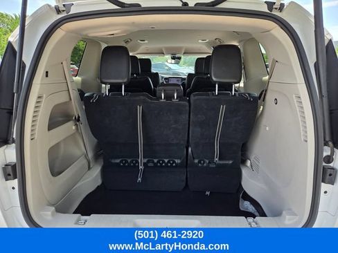 Used 2023 Chrysler Pacifica Touring-L FWD image 15