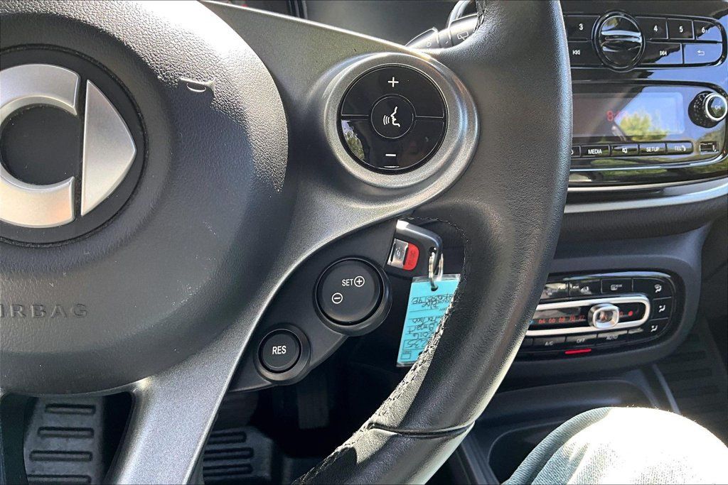 Used 2016 smart fortwo Prime RWD image 12
