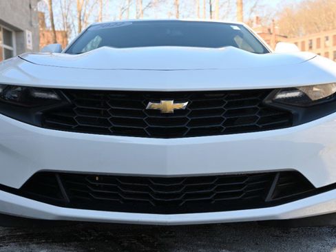 Used 2022 Chevrolet Camaro LT w/ Technology Package image 9