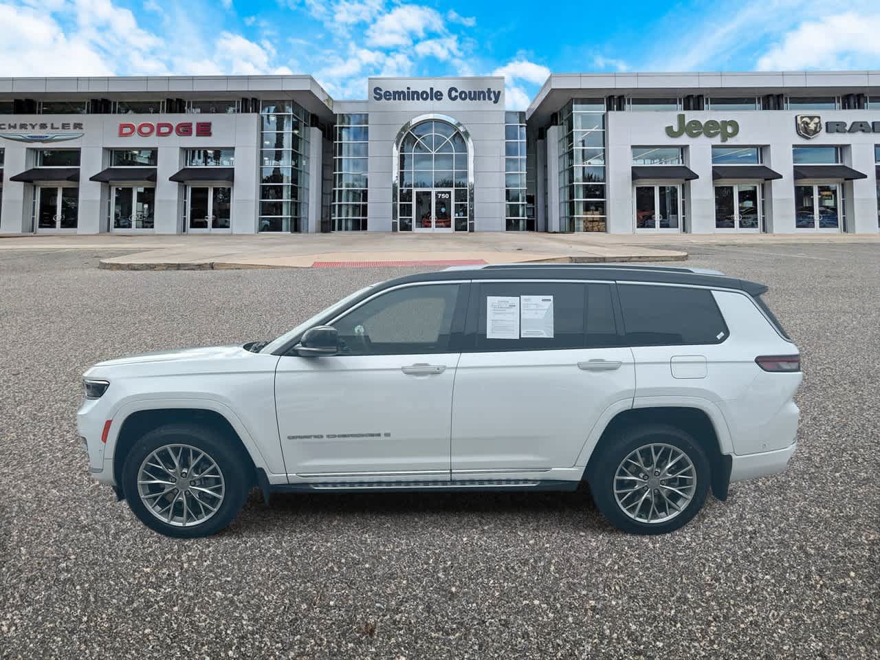 Used 2022 Jeep Grand Cherokee L Summit w/ Advanced Protech Group IV AWD/4WD image 5