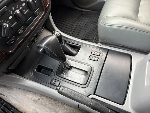 Used 2001 Toyota Land Cruiser image 26