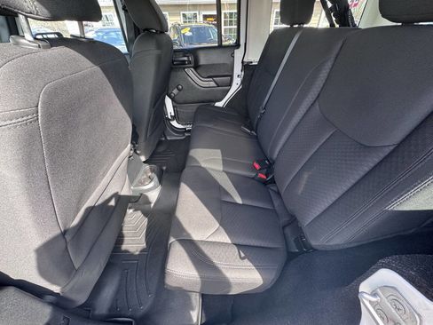 Used 2016 Jeep Wrangler Unlimited Sport w/ Connectivity Group image 32