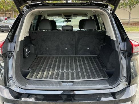 Used 2025 Nissan Rogue SV image 7