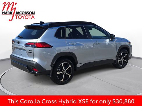 Used 2024 Toyota Corolla Cross XSE w/ Convenience Package image 10