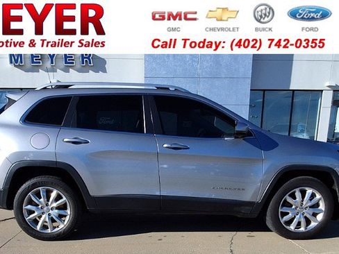 Used 2017 Jeep Cherokee Limited image 1