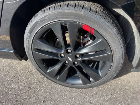 Used 2018 Chevrolet Cruze LT w/ Sun And Sound Package image 9