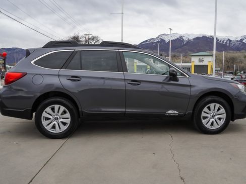 Used 2019 Subaru Outback 2.5i Premium image 9