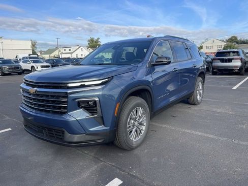 New 2026 Chevrolet Traverse LT w/ Driver Confidence Package image 3
