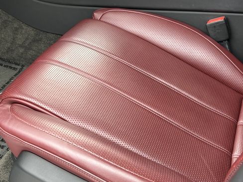 Certified 2023 Bentley Bentayga Extended Wheelbase image 38