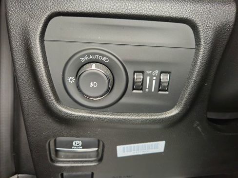 Used 2024 Jeep Grand Cherokee Limited w/ Luxury Tech Group II AWD/4WD image 17