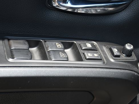 Used 2023 Nissan Titan PRO-4X w/ Pro-4x Convenience Package AWD/4WD image 11