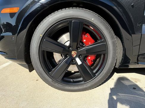 New 2026 Porsche Cayenne GTS image 9