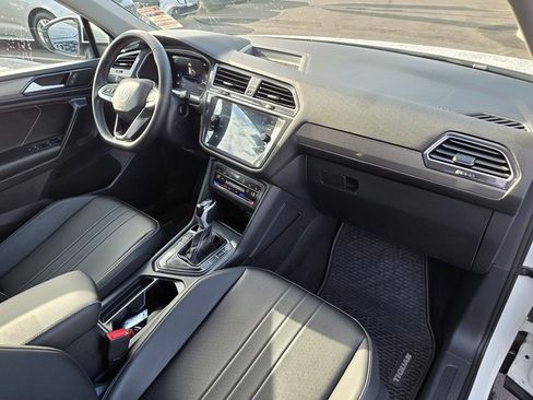 Used 2023 Volkswagen Tiguan SE image 9