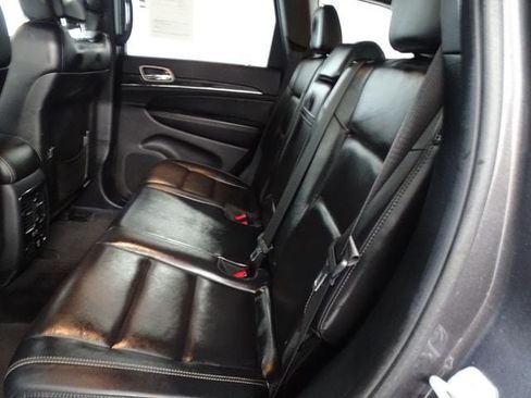 Used 2017 Jeep Grand Cherokee Limited AWD/4WD image 4
