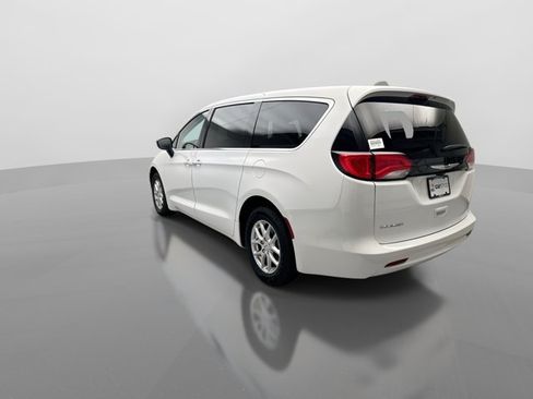 Used 2024 Chrysler Voyager LX FWD image 3