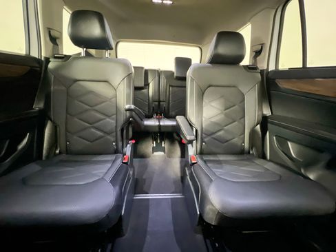 Used 2024 Volkswagen Atlas SE image 33