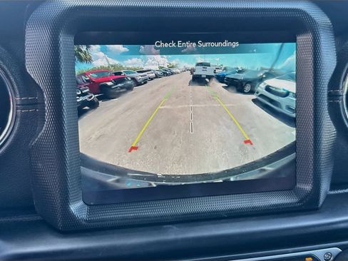 Used 2023 Jeep Wrangler Unlimited Sahara AWD/4WD image 15