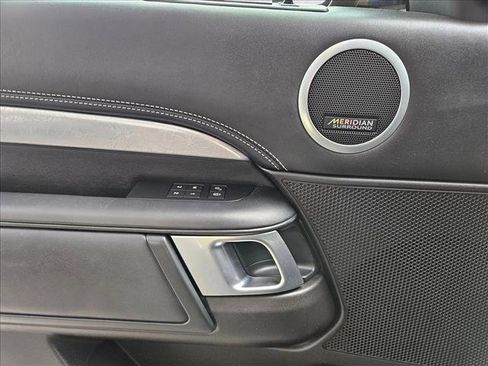 Used 2017 Land Rover Discovery First Edition image 9