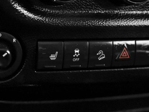 Used 2015 Jeep Wrangler Unlimited Sahara w/ Connectivity Group image 21