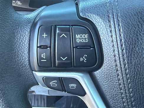 Used 2016 Toyota Highlander LE image 25