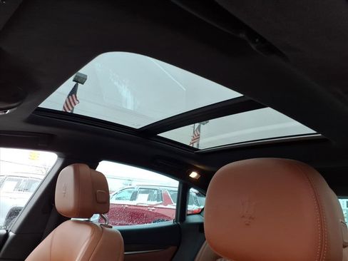 Used 2019 Maserati Levante GranLusso image 11