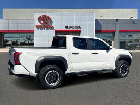 Used 2024 Toyota Tacoma TRD Off-Road w/ TRD Off Road Premium Package image 3