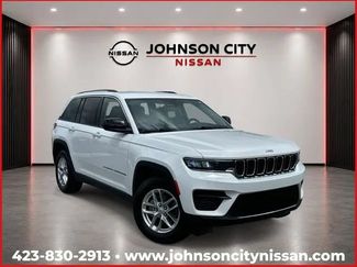 Used 2023 Jeep Grand Cherokee Laredo w/ Trailer Tow Prep Group (B) AWD/4WD video 1