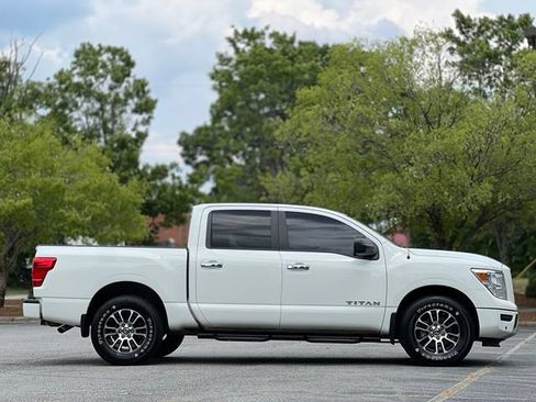 Used 2021 Nissan Titan SV w/ SV Convenience Package AWD/4WD image 4