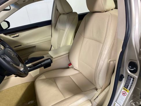 Used 2014 Lexus ES 350 w/ Luxury Package FWD image 12