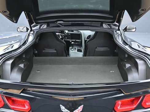 Used 2017 Chevrolet Corvette Stingray Coupe w/ 1LT RWD image 19