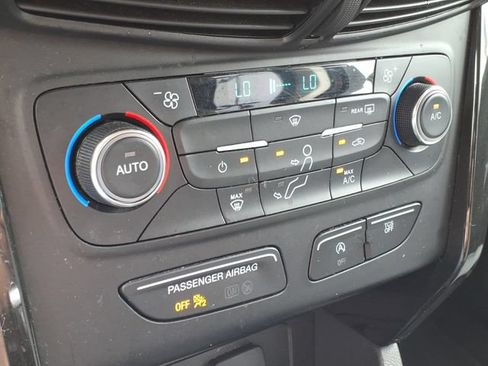 Used 2017 Ford Escape SE w/ SE Sport Appearance Package AWD/4WD image 23