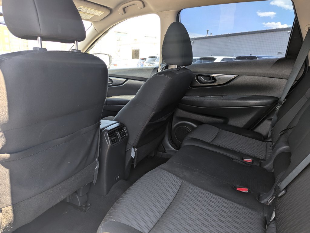 Used 2019 Nissan Rogue S FWD image 26