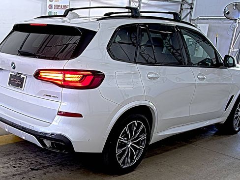 Used 2022 BMW X5 xDrive40i w/ M Sport Package AWD/4WD image 2