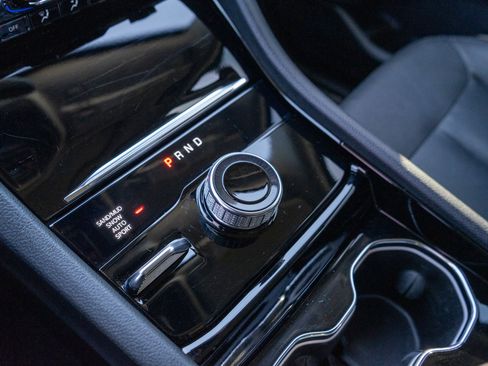 Used 2023 Jeep Grand Cherokee Limited w/ Black Appearance Package AWD/4WD image 21