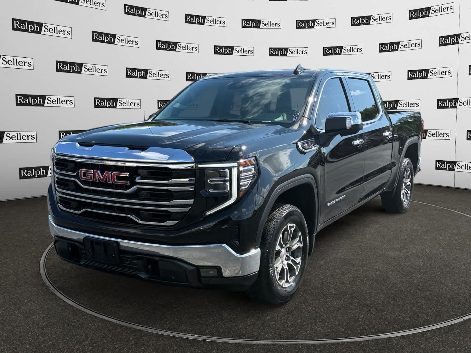 Used 2025 GMC Sierra 1500 SLT AWD/4WD image 2