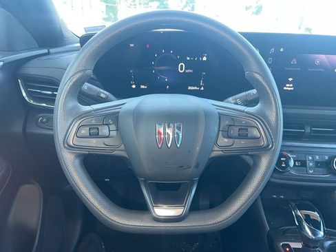 Used 2025 Buick Envista Preferred FWD image 12