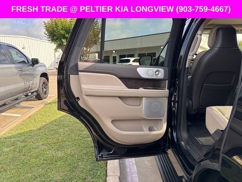Used 2023 Lincoln Navigator Reserve image 12