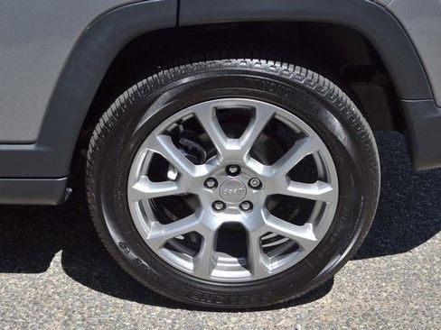 Used 2022 Jeep Compass Latitude w/ Sun and Sound Group AWD/4WD image 12
