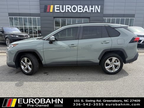 Used 2021 Toyota RAV4 XLE Premium image 2