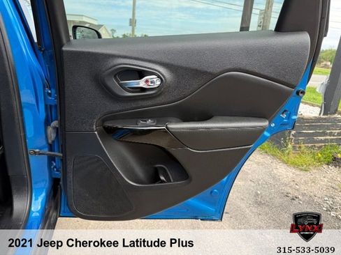 Used 2021 Jeep Cherokee Latitude Plus AWD/4WD image 34